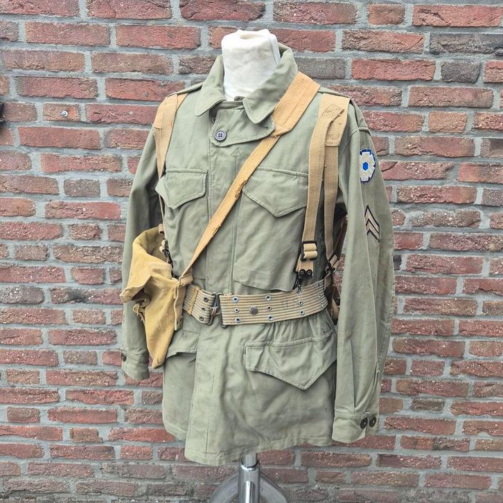 COMPLETE PASPOP US WO2 M43 FIELD JACKET *30TH OLD HICKORY*, Verzamelen, Militaria | Tweede Wereldoorlog, Amerika, Ophalen of Verzenden