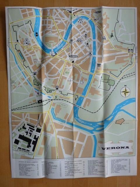 Plattegrond Verona Italië, Boeken, Atlassen en Landkaarten, Gelezen, 2000 tot heden, Landkaart, Italië
