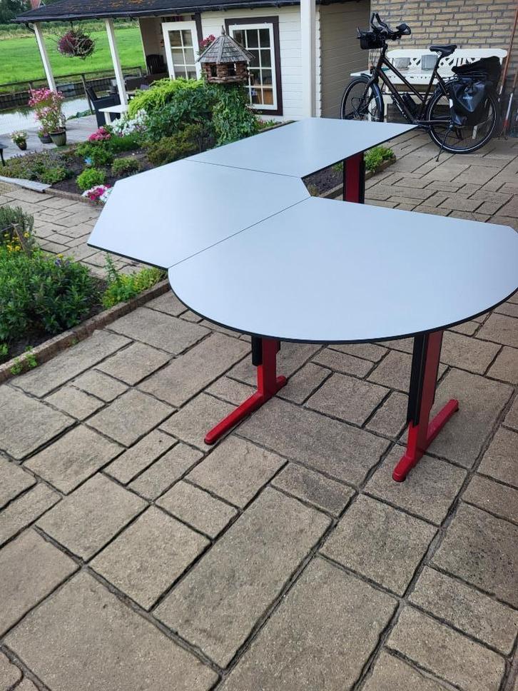 Stijlvol assenburg bureau grijs/rood 220 x 180 delen los, Huis en Inrichting, Bureaus, Zo goed als nieuw, Bureau, In hoogte verstelbaar