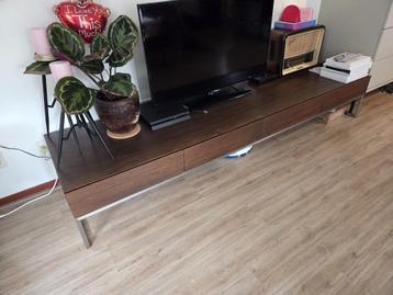 Modern tv-meubel – elegant hout & metalen onderstel beschikbaar voor biedingen
