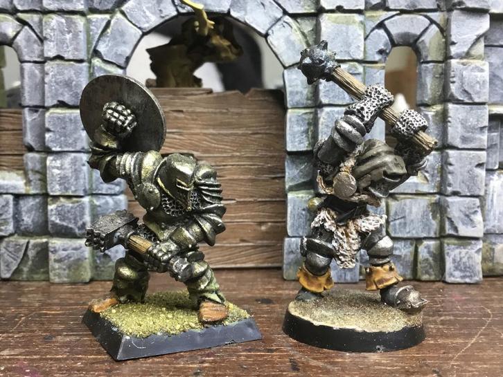 Oldhammer chaos warriors 2x, Hobby en Vrije tijd, Wargaming, Zo goed als nieuw, Warhammer, Figuurtje(s), Geverfd, Ophalen of Verzenden