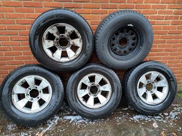 4 aluminium velgen en 1 reservewiel met reserveband beschikbaar voor biedingen