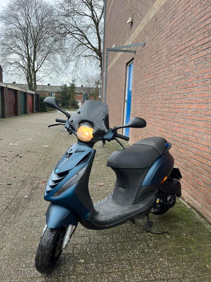 Piaggio Zip 4T Brom Mat Blauw Sp, Fietsen en Brommers, Scooters | Piaggio, Zo goed als nieuw, Zip, Benzine, Ophalen