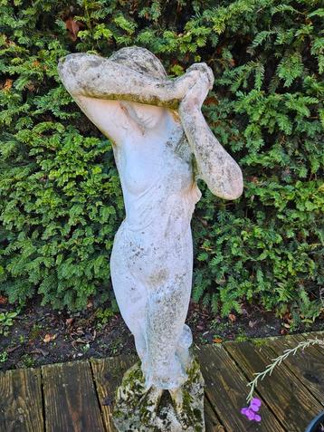 Tuinbeeld Vrouw met  - Beton beschikbaar voor biedingen