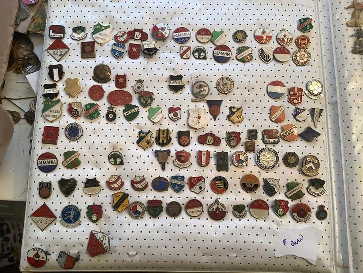 Speldjes voetbal oude agdeling Limburg 1, Verzamelen, Speldjes, Pins en Buttons, Gebruikt, Overige onderwerpen, Ophalen of Verzenden