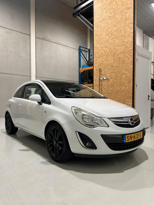 Zeer nette Opel Corsa 1.4 16V 3D 2011 Color Edition Wit, Auto's, Opel, Particulier, Corsa, Airbags, Airconditioning, Centrale vergrendeling