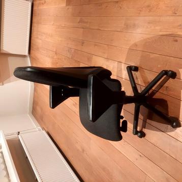 Kantoorstoel. beschikbaar voor biedingen