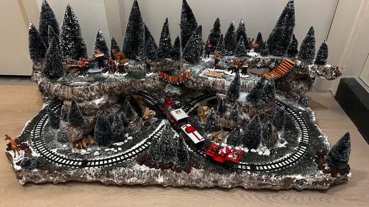 Kerstdorp plaat met alles erbij, Diversen, Kerst, Zo goed als nieuw, Ophalen