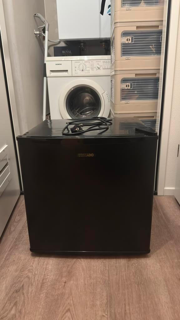 Tomado Mini Vriezer - Compact en Handig!, Witgoed en Apparatuur, Koelkasten en IJskasten, Gebruikt, Met aparte vriezer, Minder dan 75 liter