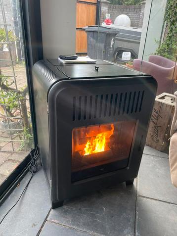 MCZ Cute pelletkachel 8kw beschikbaar voor biedingen