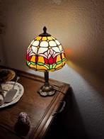 Mooie kleurrijke Tiffany stijl tafellamp, Ophalen of Verzenden, Nieuw, Glas, Tiffany