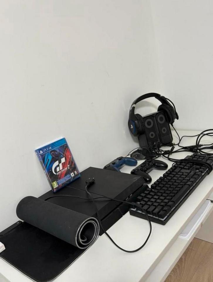 PS4 met accessoires en Gran Turismo 7, Spelcomputers en Games, Spelcomputers | Sony PlayStation 4, Gebruikt, Original, 500 GB