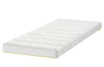 Peutermatras Ikea underlig +matrasbeschermer en hoeslakens beschikbaar voor biedingen