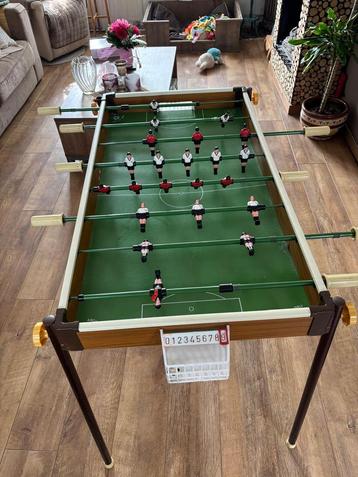 Vintage Houten voetbal tafel beschikbaar voor biedingen