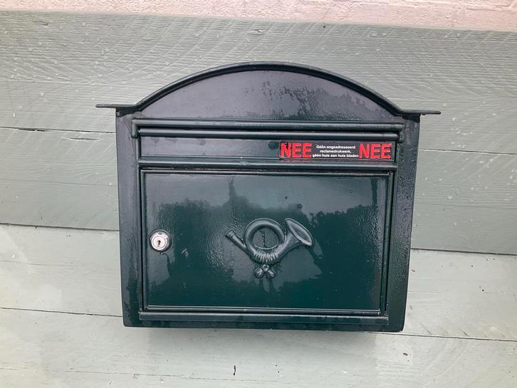 Mooie, stevige brievenbus in oud Hollands groen, Tuin en Terras, Brievenbussen, Gebruikt, Wandbrievenbus, IJzer, Ophalen of Verzenden