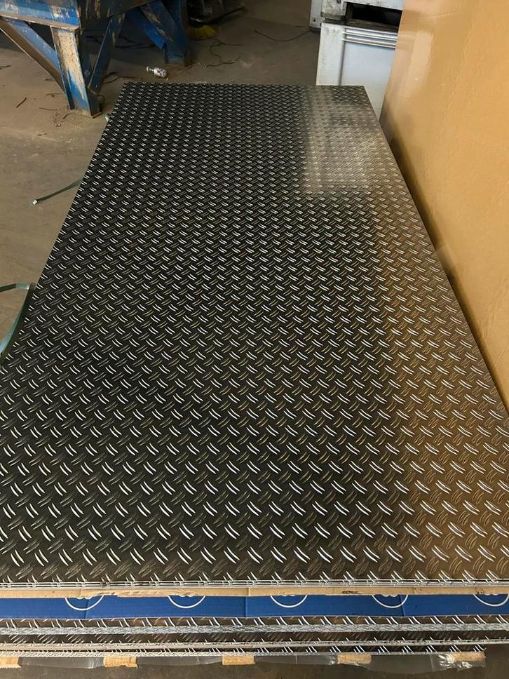 Aluminium traanplaten 2-traans 2500x1250x2.5/4mm, Doe-het-zelf en Verbouw, Platen en Panelen, Zo goed als nieuw, Overige materialen