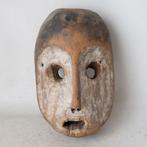 Afrikaans decoratief houten masker met witte pigmenten., Ophalen of Verzenden