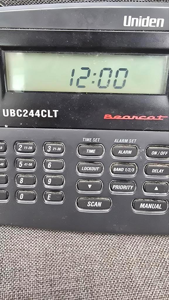 Uniden Bearcat UBC244CLT Scanner Radio met Wekker, Telecommunicatie, Scanners, Gebruikt, Ophalen of Verzenden