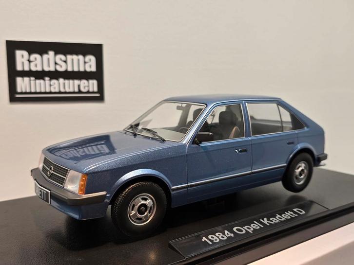 Opel kadett D 5drs - Blauw metallic - 1:18 Triple9, Hobby en Vrije tijd, Modelauto's | 1:18, Nieuw, Auto, Ophalen of Verzenden
