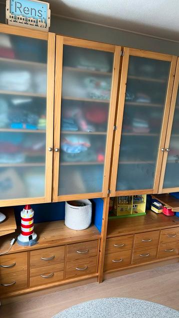 Lundia wand kast 3 delen met melkglazen deurtjes beschikbaar voor biedingen