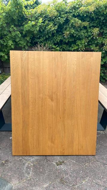 Zware eikenhout salontafel 110x90x35 beschikbaar voor biedingen