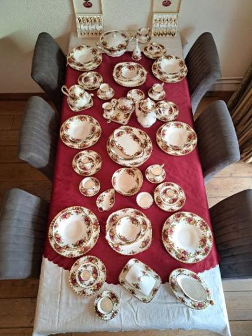 Royal Albert Old Country Roses Bone China England servies, Verzamelen, Porselein, Kristal en Bestek, Zo goed als nieuw, Compleet servies