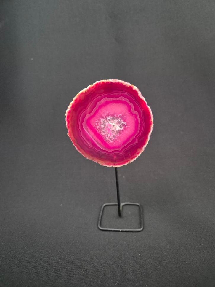 Roze Agaat Edelsteen op Standaard, Verzamelen, Mineralen en Fossielen, Ophalen of Verzenden