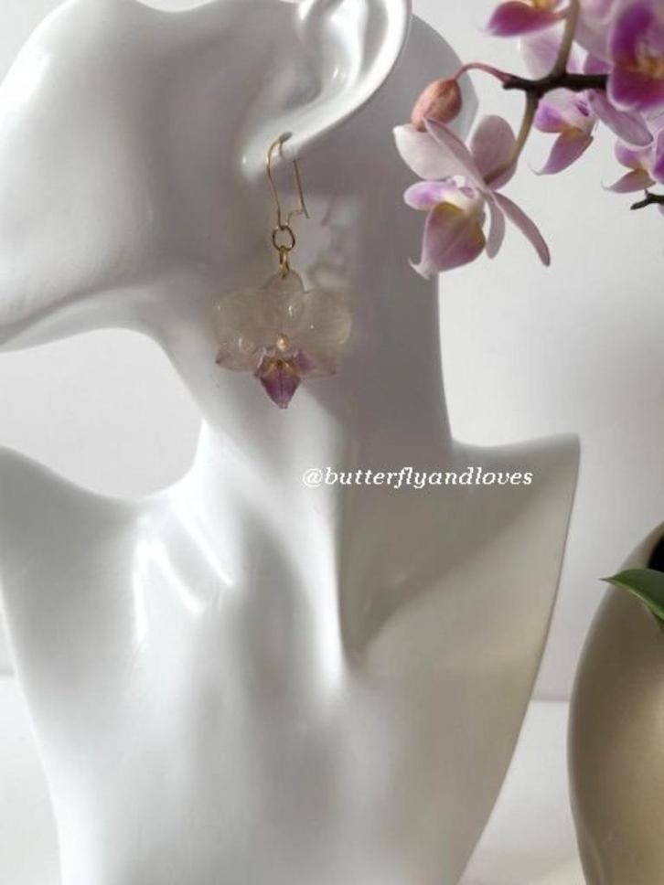 Unieke handgemaakte orchidee oorbellen Liefdevol en uniek, Sieraden, Tassen en Uiterlijk, Oorbellen, Nieuw, Hangers, Overige materialen
