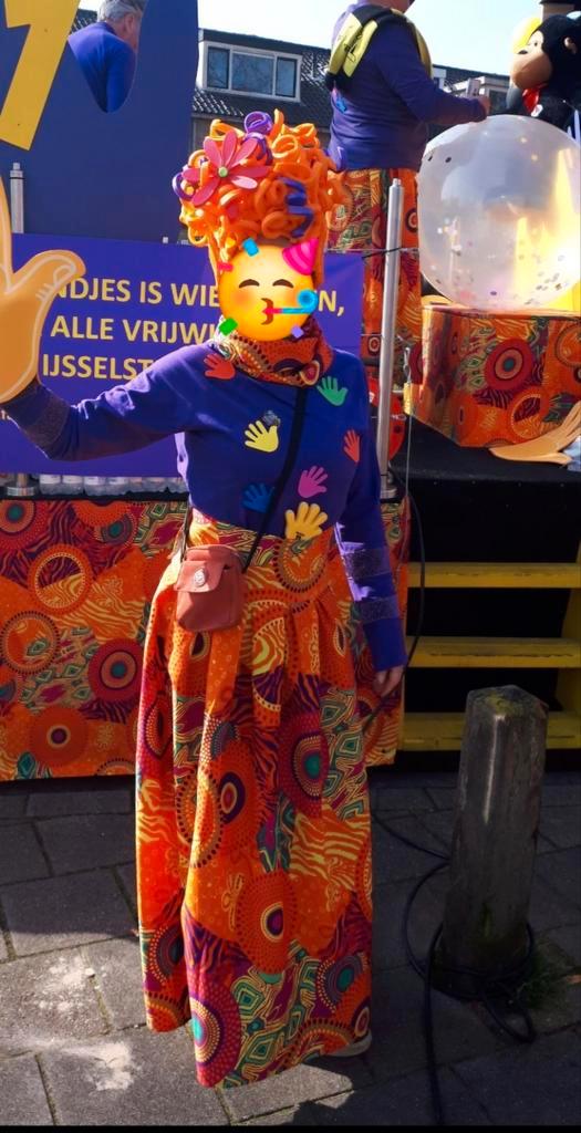 Nog 10 à 15 sets te koop van kleurige rok met paars truitje, Kleding | Dames, Carnavalskleding en Feestkleding, Zo goed als nieuw