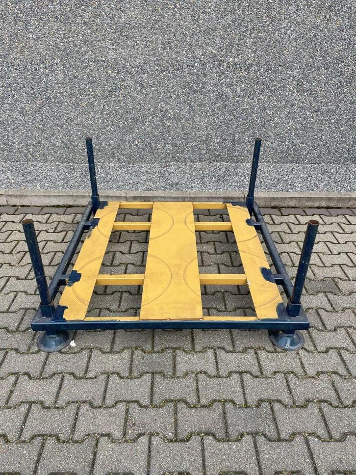 Partij Stapelbok stapelrack stapelrek gebruikt va €40,-, Doe-het-zelf en Verbouw, IJzerwaren en Bevestigingsmiddelen