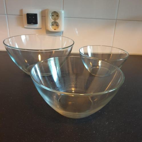 3 glazen Arcoroc schalen / kommen 23, 20 en 17cm, Huis en Inrichting, Keuken | Servies, Zo goed als nieuw, Kom(men), Overige stijlen