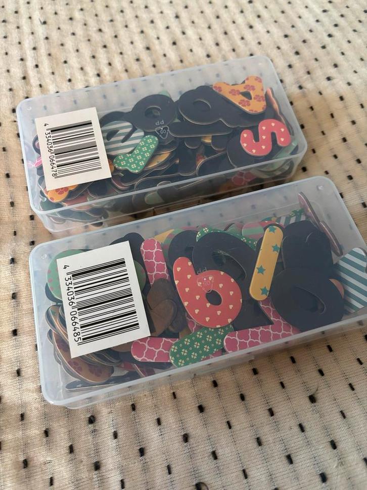 Magneet Letters & Cijfers - 2 Doosjes, Kinderen en Baby's, Speelgoed | Educatief en Creatief, Gebruikt, Taal en Lezen, Ophalen of Verzenden
