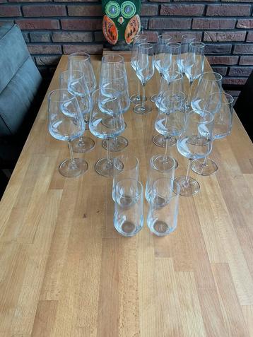 Vivo  wijnglazen beschikbaar voor biedingen