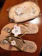 Nieuwe Set van mooie slippertjes maat 37 met make-up tasje, Ophalen of Verzenden, Nieuw