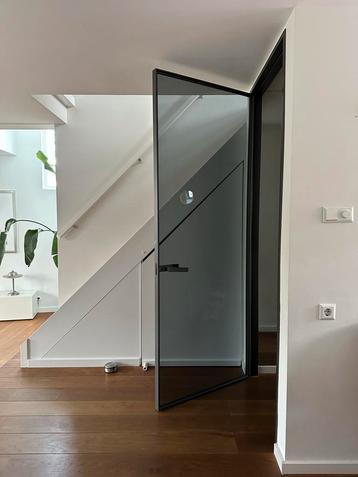 Design glazen binnendeur met aluminium kozijn beschikbaar voor biedingen