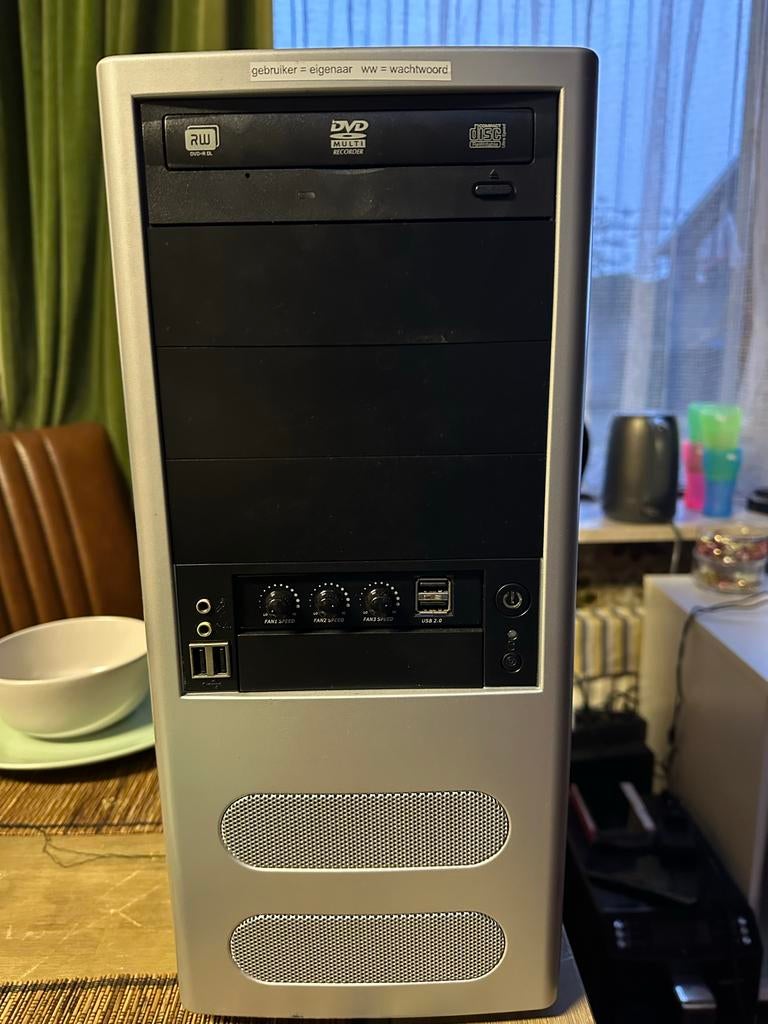 Oudere Desktop PC met Ubuntu, Gebruikt, Overige soorten, Ophalen of Verzenden, Overige chipsets