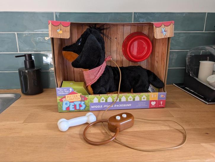 Pitter Patter Pets Wiggle Jiggle Teckel, Kinderen en Baby's, Speelgoed | Knuffels en Pluche, Zo goed als nieuw, Hond, Ophalen