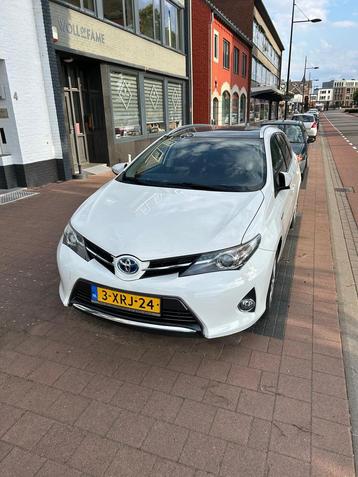 Toyota Auris 1.8 Hybrid Touring Sports CVT 2014 Pano.trekh beschikbaar voor biedingen