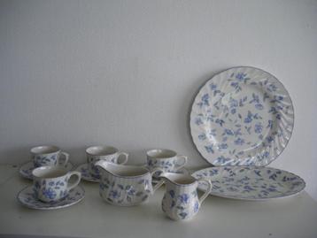 Barrats blauw gebloemd servies