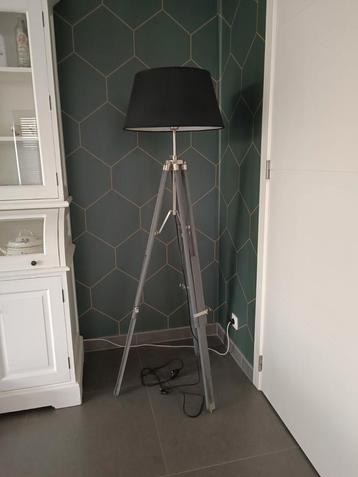Mooie degelijke vloerlamp, antraciet, industrieel design beschikbaar voor biedingen