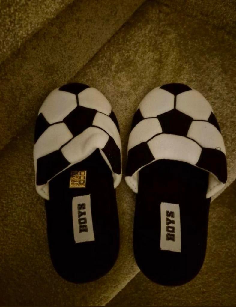Voetbal sloffen maat 35, Slofjes, Jongetje of Meisje, Nieuw, Ophalen of Verzenden