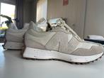 New Balance 327 maat 41,5, Wit, Ophalen of Verzenden, Sneakers of Gympen, Zo goed als nieuw