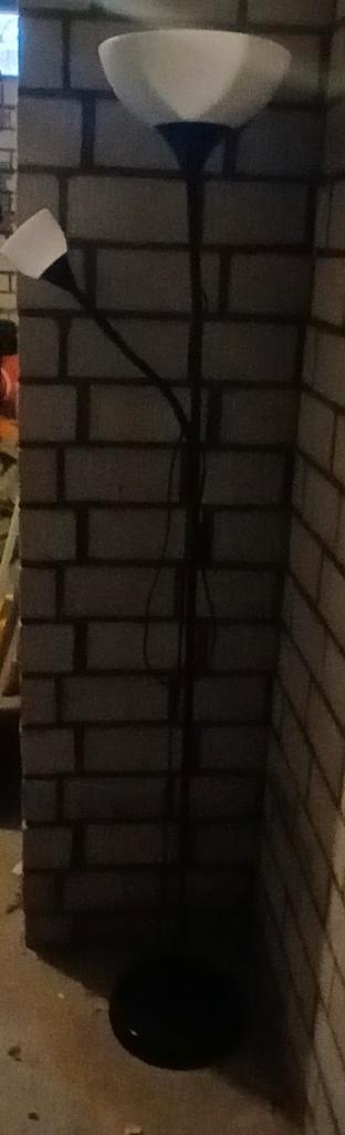 Staande lamp  beschikbaar voor biedingen