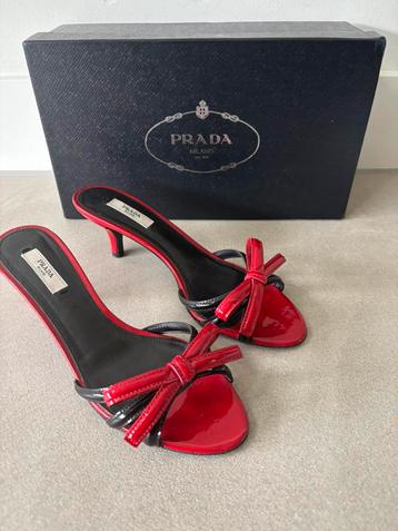 Prada rood zwarte lakleren muiltjes 36,5 beschikbaar voor biedingen