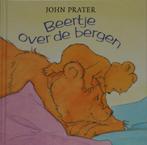 Prentenboek John Prater Beertje over de bergen  nr 524, Boeken, Fictie algemeen, Zo goed als nieuw, Verzenden