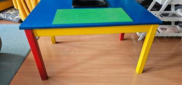 Moet vandaag weg! Speel- en legotafel beschikbaar voor biedingen