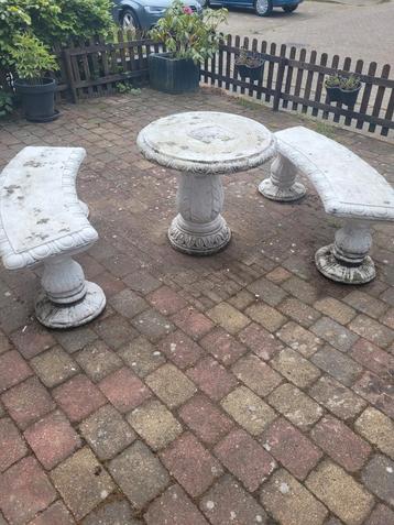 Te koop tuinset beton zwaar zijn losse delen  beschikbaar voor biedingen