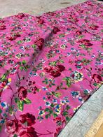 Roze velours stof met rozenprint - 140x60 cm, Hobby en Vrije tijd, Stoffen en Lappen, Overige materialen, 120 cm of meer, Nieuw