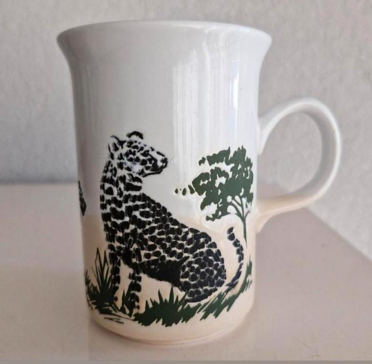 Beker Churchill England met Cheetah opdrukken, Huis en Inrichting, Keuken | Servies, Zo goed als nieuw, Kop(pen) en/of Schotel(s)