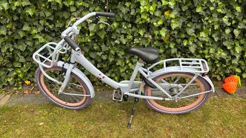 Meisjesfiets beschikbaar voor biedingen